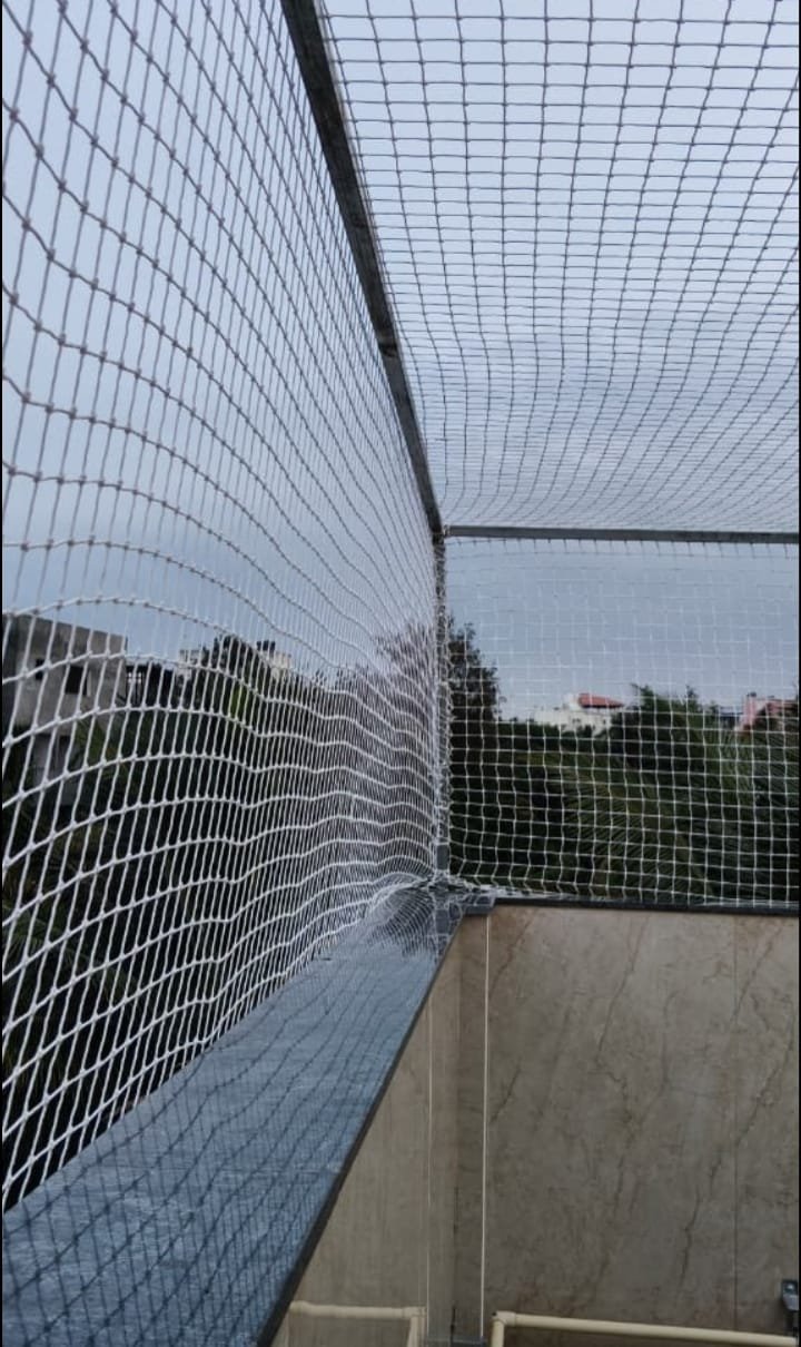 Children safety net installation