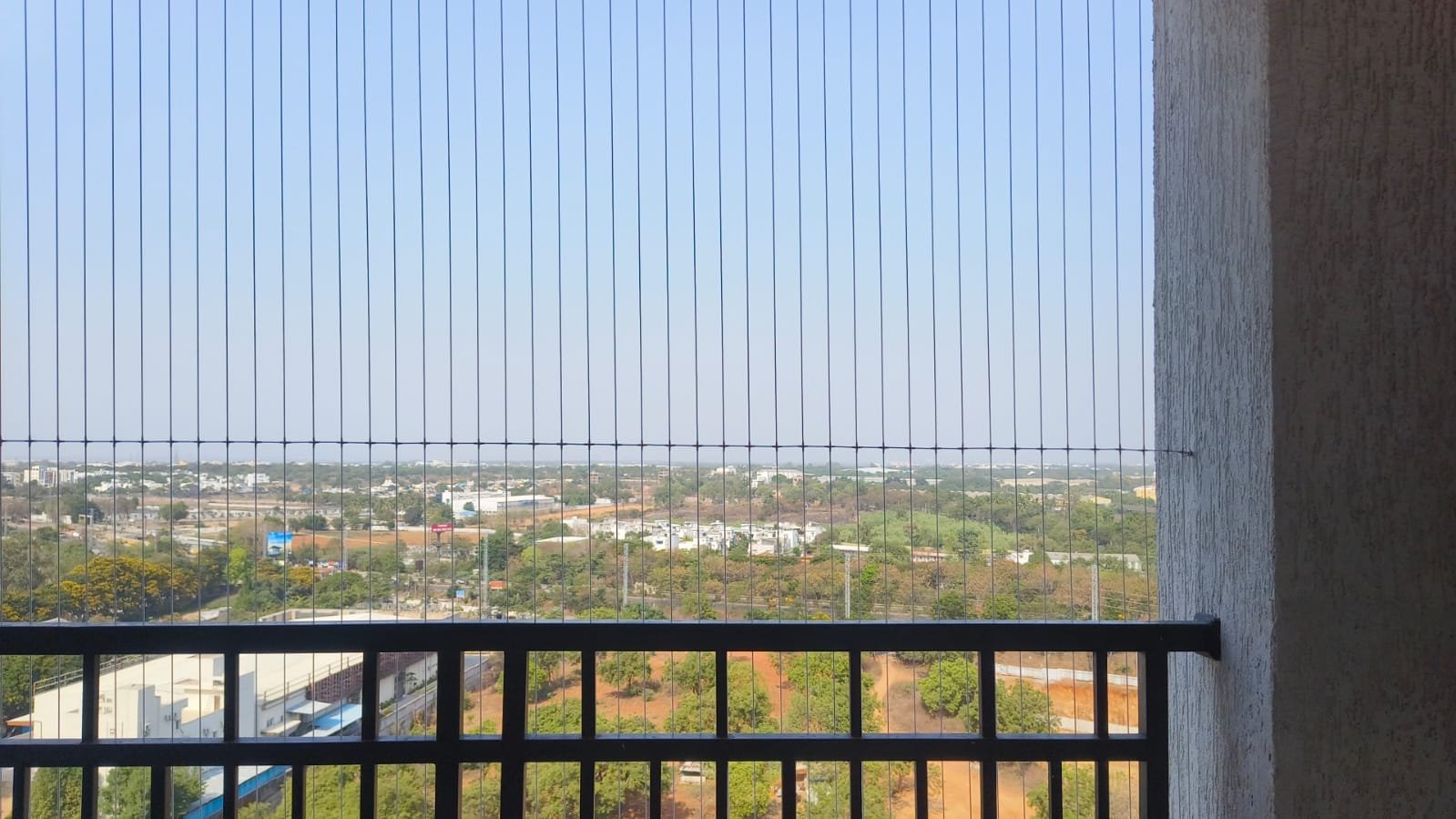 Balcony safety net installation